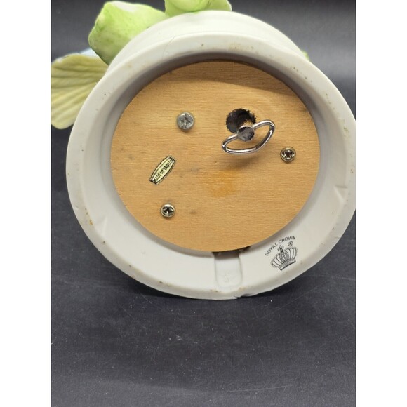 Royal Crown PORCELAIN BLUE JAY On Tree Branch MUSIC BOX Works Great 8" - Picture 12 of 15